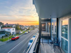 Modern 3Bdr 2bath Apartment Beach Golf Shops Relax